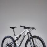 Bicicleta de montaña cross country XC 900 S Cuadro de carbono y aluminio blanco - Imagen 3